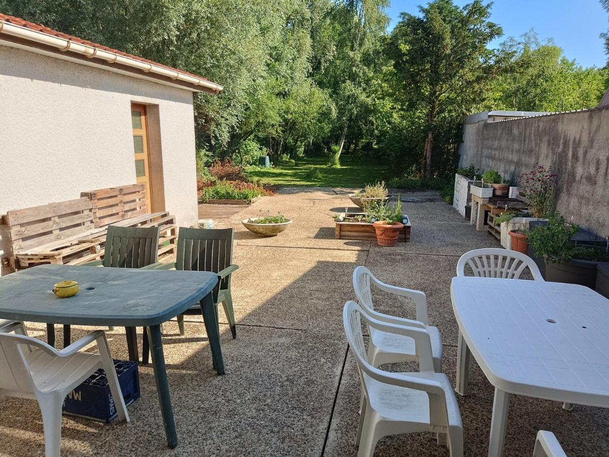 Lit 2 Personnes Grand Bureau Apartment Fruges Bagian luar foto